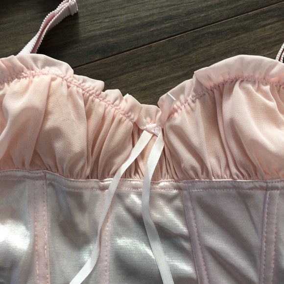 Feminine pink satin corset with scrunched top - Picture 2 of 6